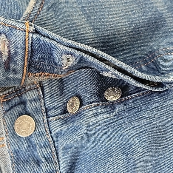 Levi's Shorts size 28 - Picture 5 of 16